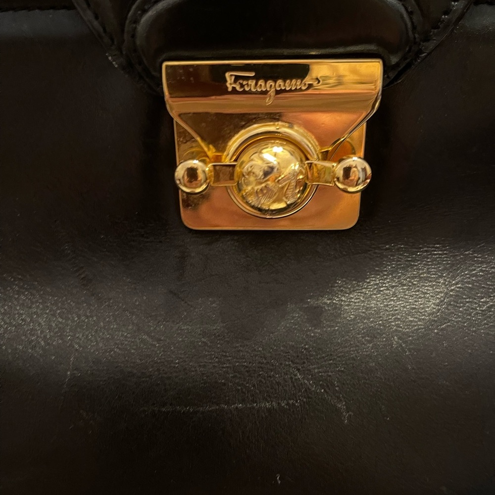 🎀🌸Authentic Salvatore Ferragamo 🌷💗